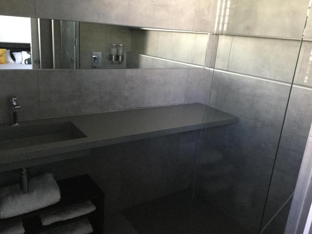 Koupelna v ubytování Le B Complexe Hôtel