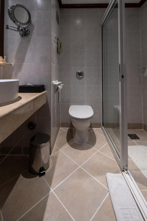 Koupelna v ubytování Sarova Panafric Hotel
