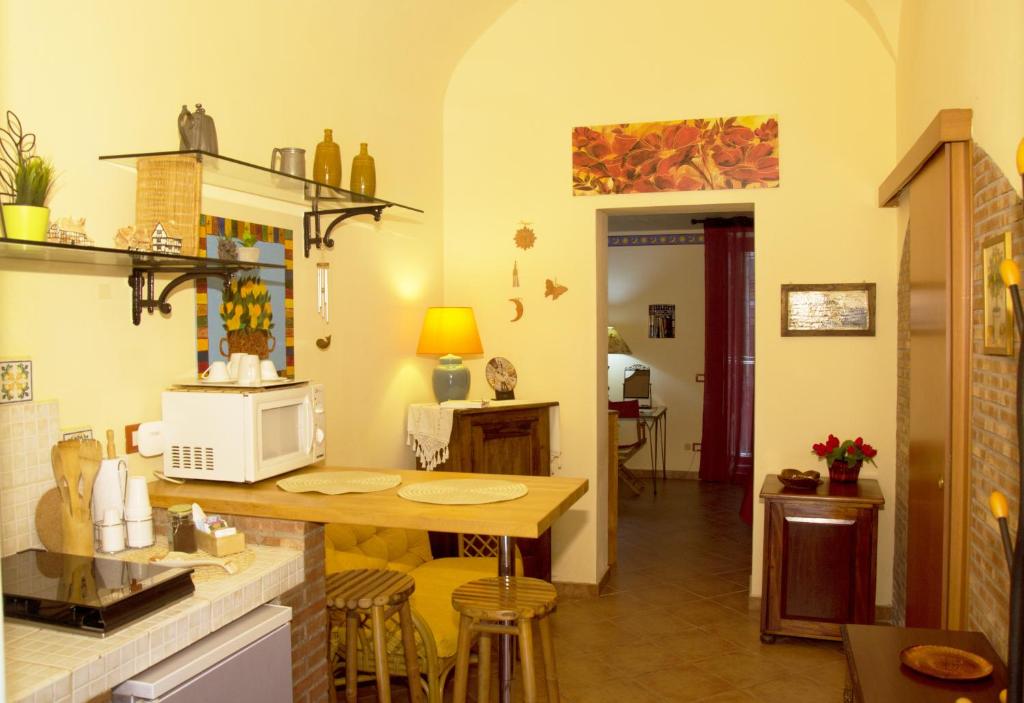 a kitchen with a counter and a table with a microwave at Katane337 in Catania
