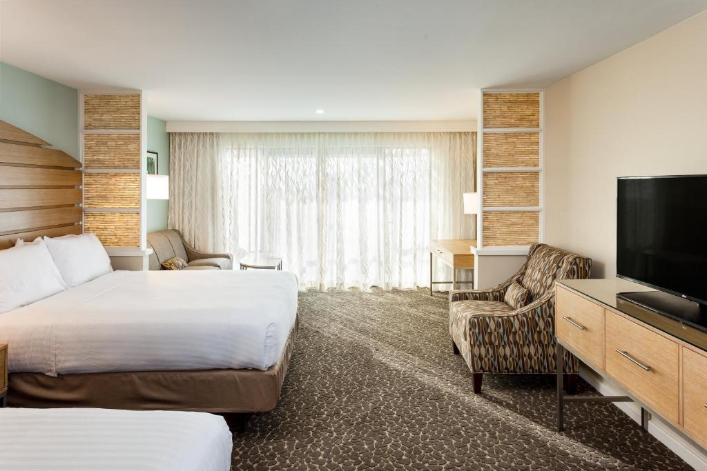 Holiday Inn Express and Suites La Jolla - Windansea Beach, and IHG Hotel photo