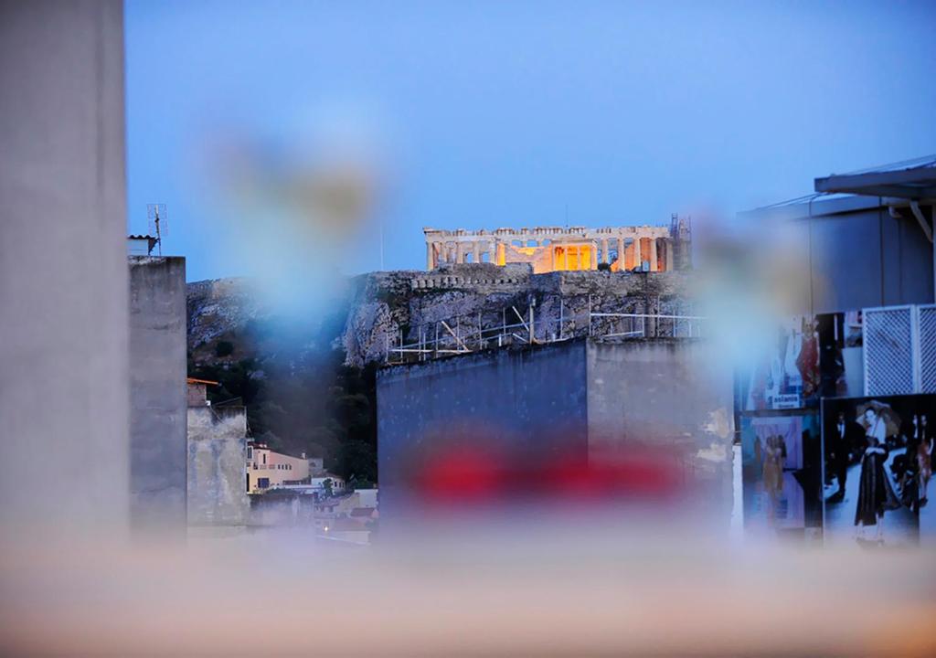 una ventana con vistas a la ciudad en Live in Athens, PSYRRI Central Apartments, en Atenas