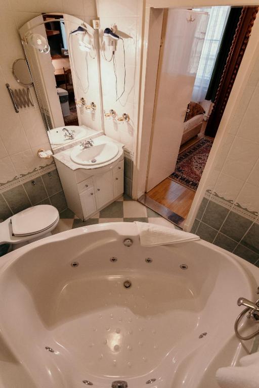 Koupelna v ubytování Tisza Hotel