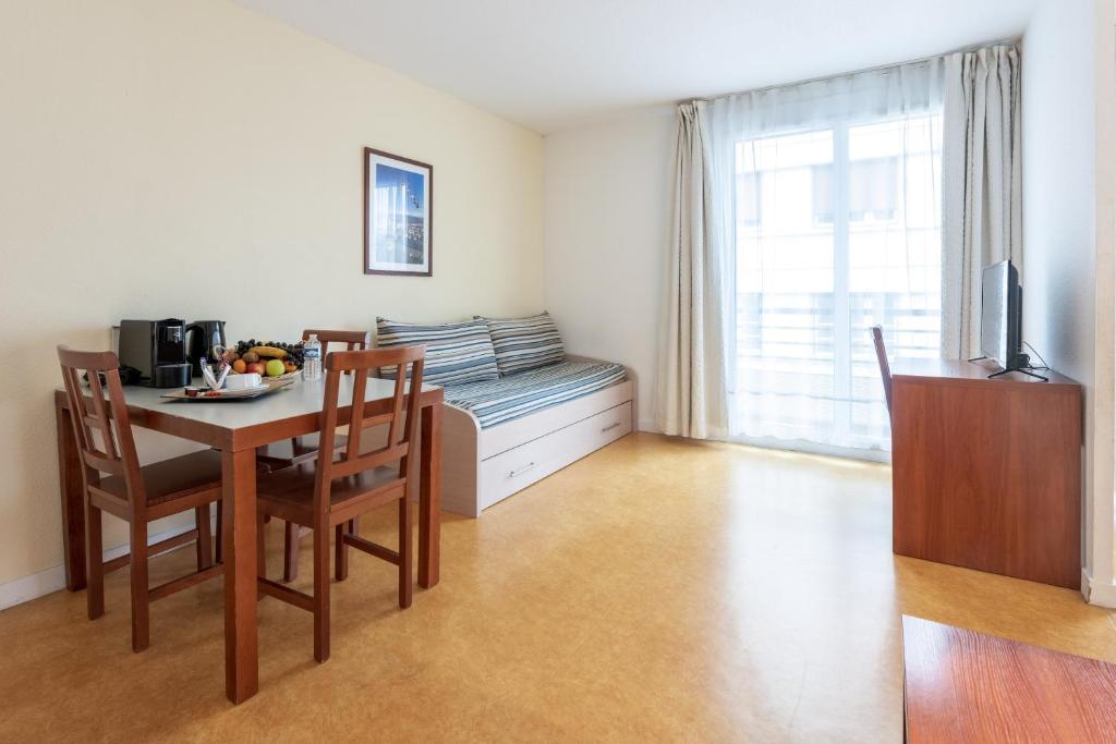 Residhotel Grenette - One-Bedroom Apartment (4 Adults)