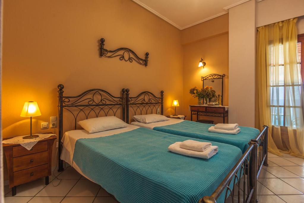 A bed or beds in a room at Opalio pilio