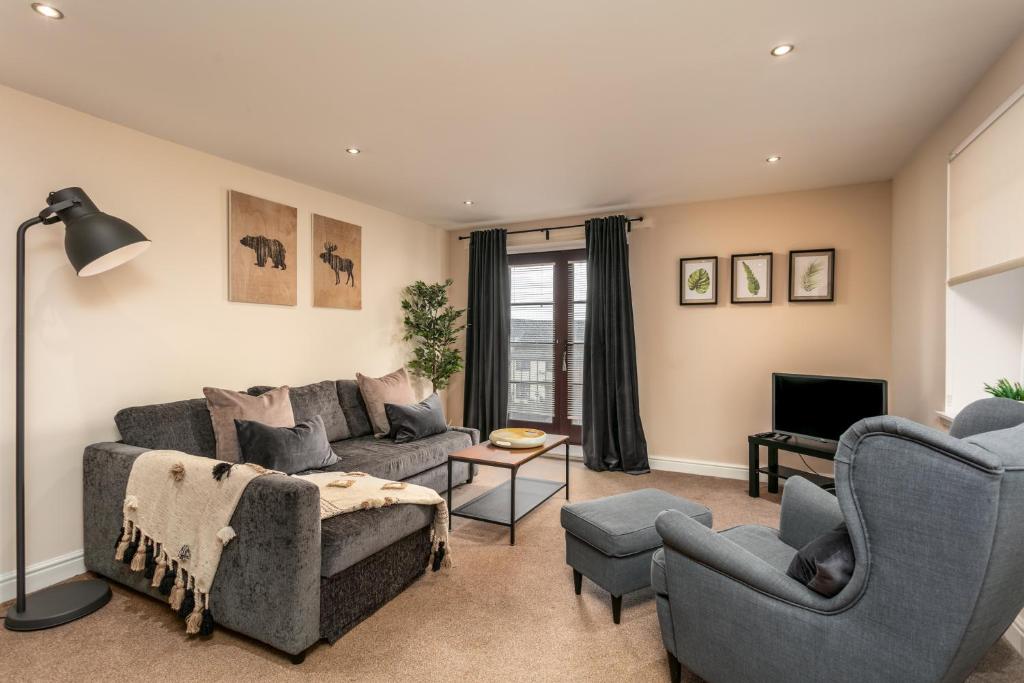 a living room with a couch and two chairs at Elliot Suite No7 - Donnini Apartments in Ayr