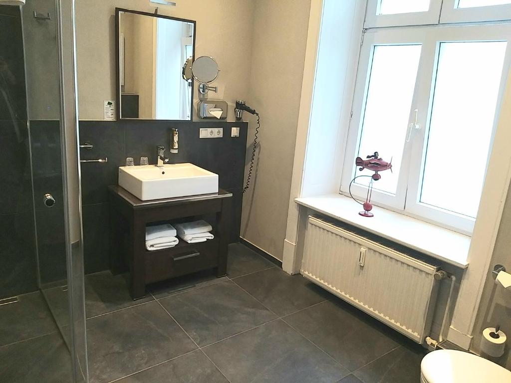 Koupelna v ubytování Hotel Wagner im Dammtorpalais