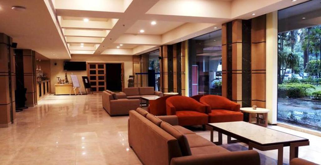 Posezení v ubytování Peerless Hotel Durgapur