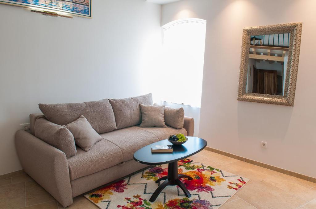 Posedenie v ubytovaní Bazzar Apartments