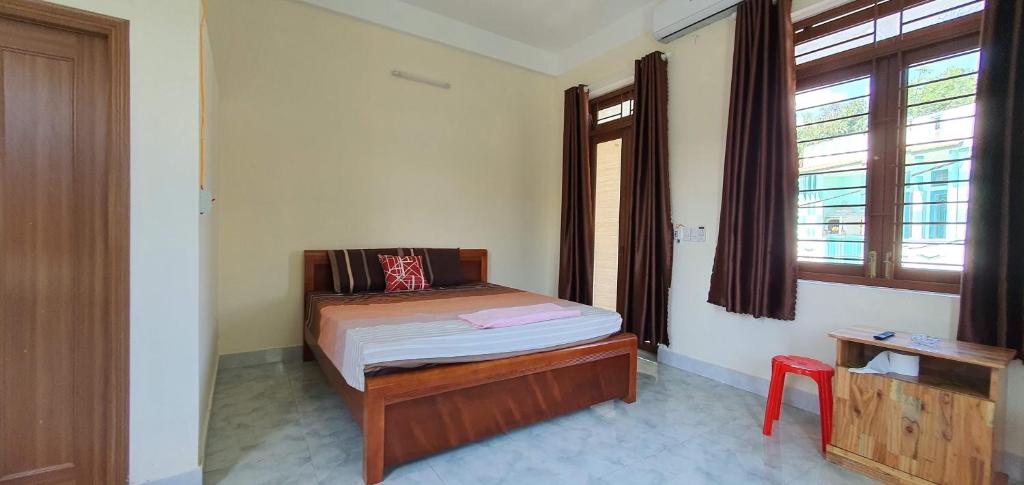 Giường trong phòng chung tại SPOT ON 1021 Dai Thang Motel