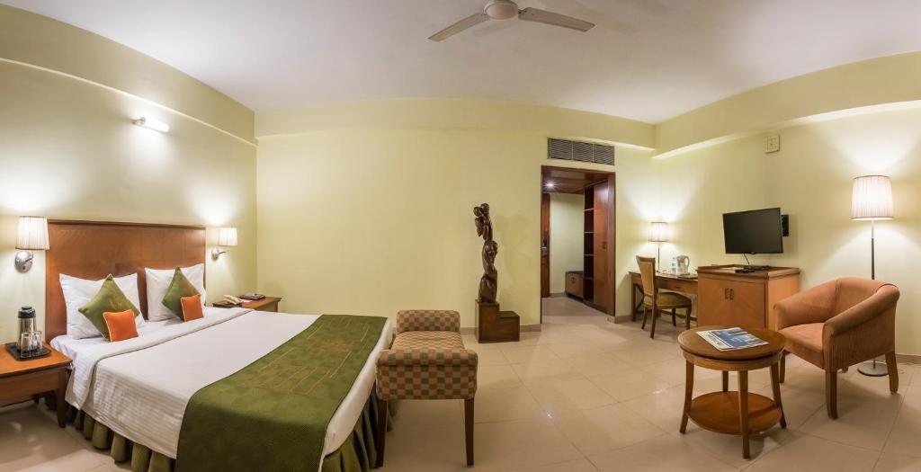 Postel nebo postele na pokoji v ubytování Peerless Hotel Durgapur