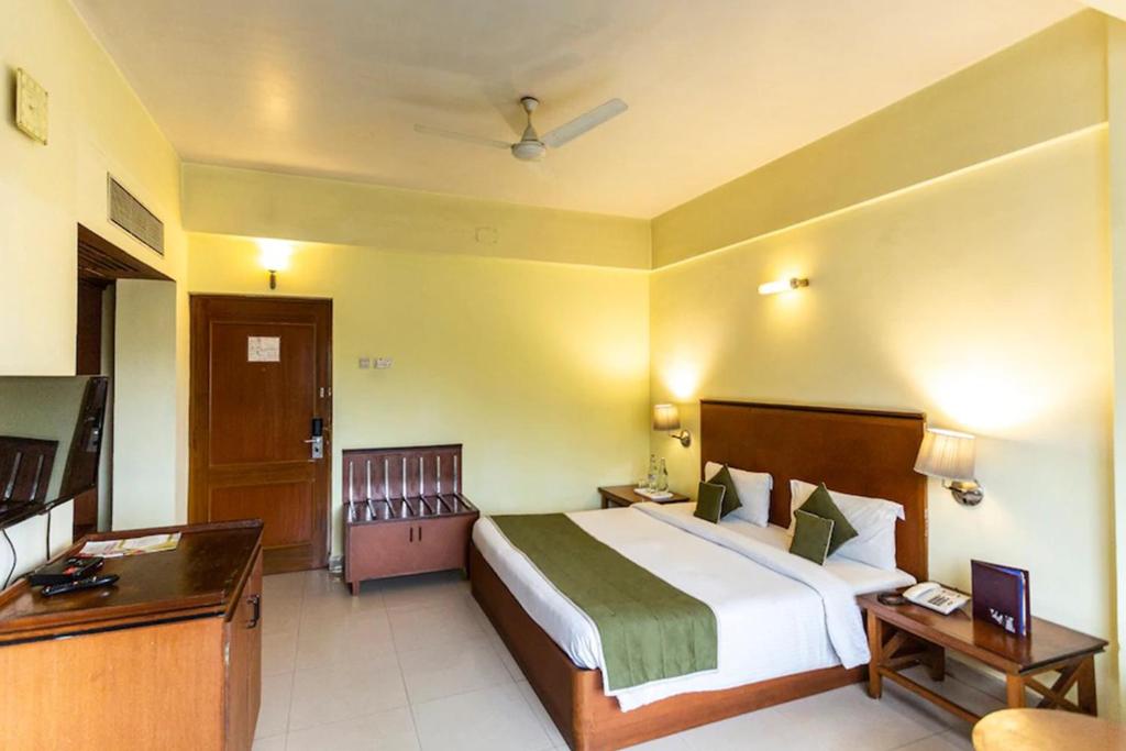 Postel nebo postele na pokoji v ubytování Peerless Hotel Durgapur