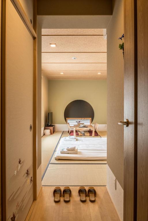谷町君Hotel 松竹雲 京都四条烏丸客房内的一张或多张床位