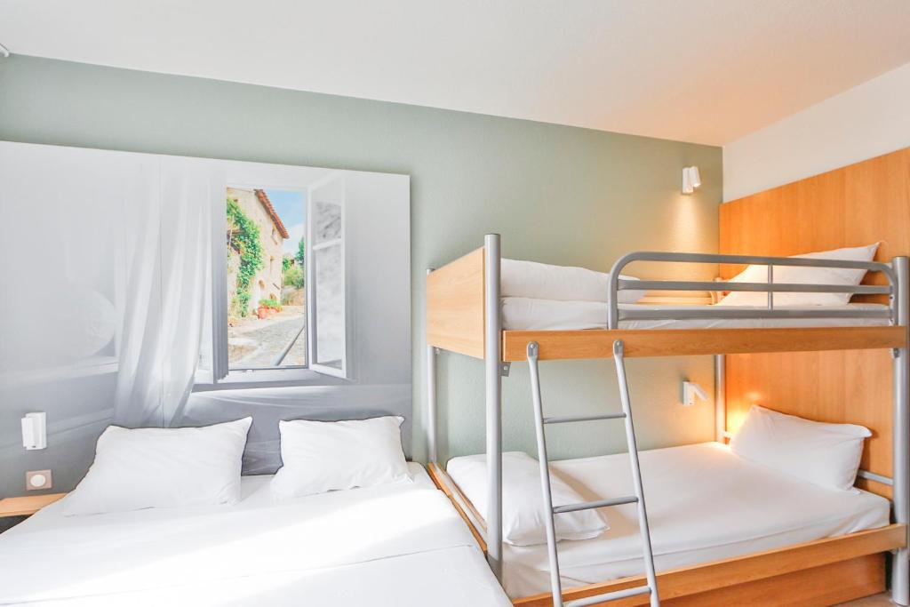 Postel nebo postele na pokoji v ubytování B&B HOTEL Valence Sud