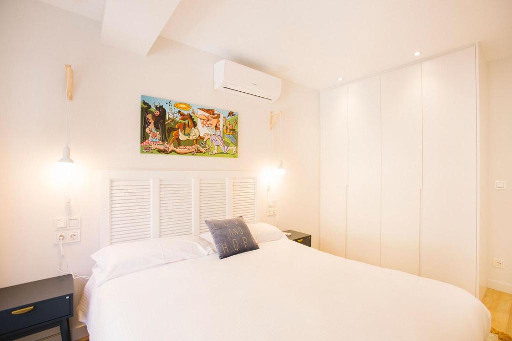Postel nebo postele na pokoji v ubytování Apartamentos San Marcial 28