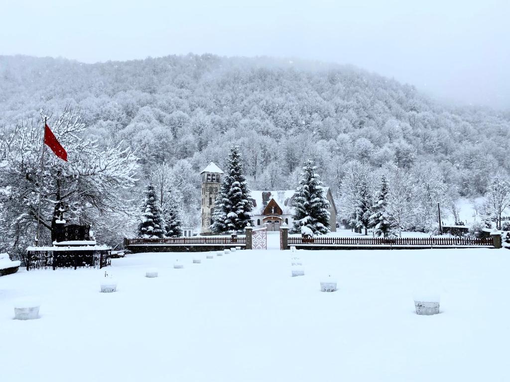 Peraj Guesthouse v zimě