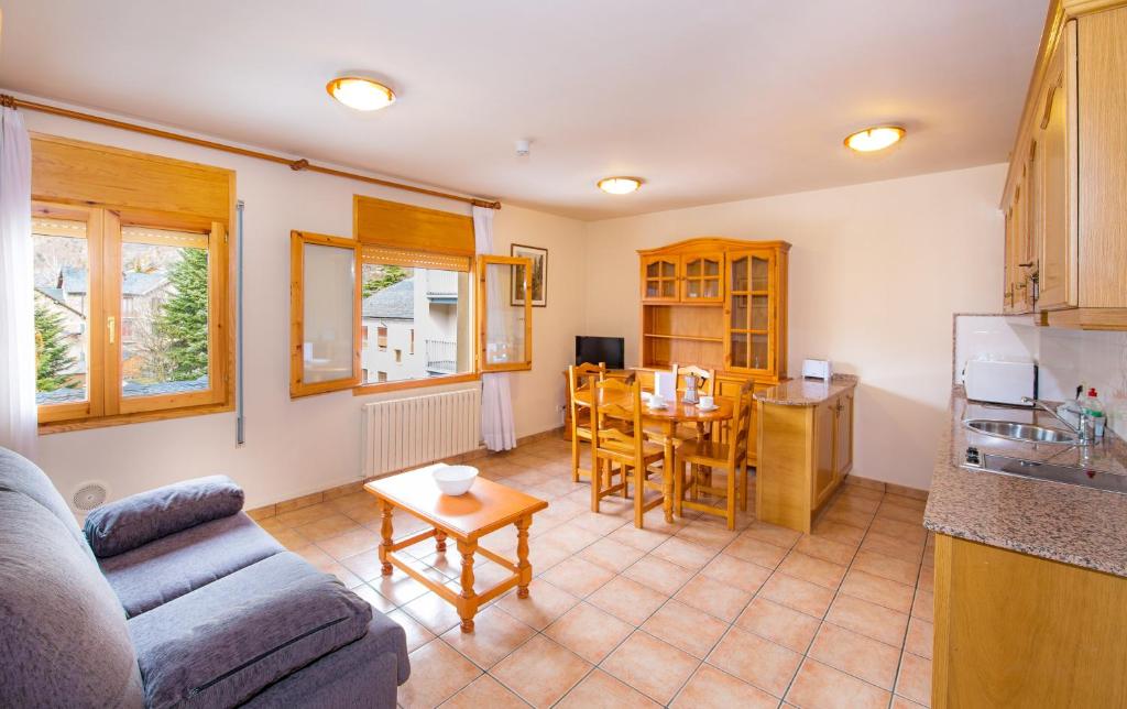 A kitchen or kitchenette at Apartaments Trainera