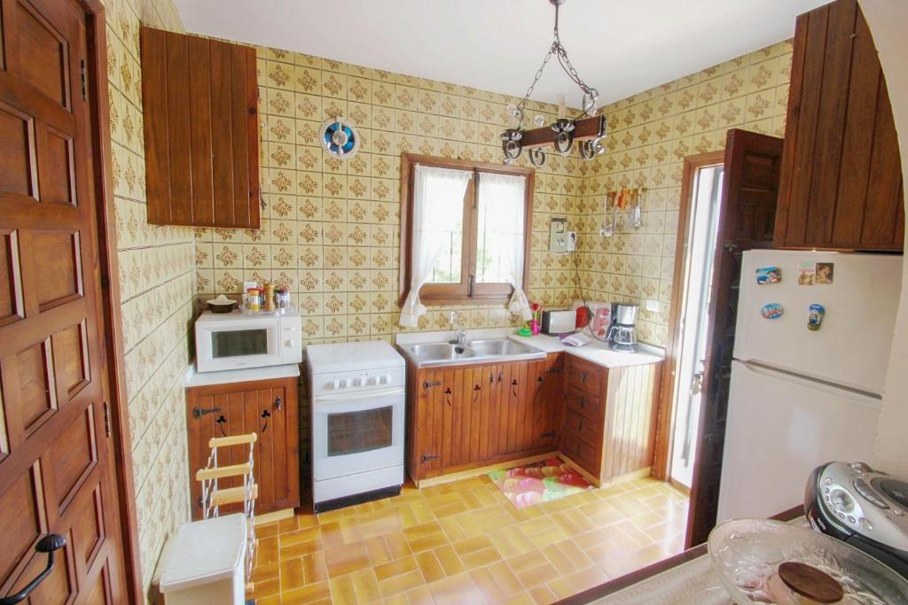 Kuchyň nebo kuchyňský kout v ubytování San Jaime 3B - beautiful holiday home in Benissa