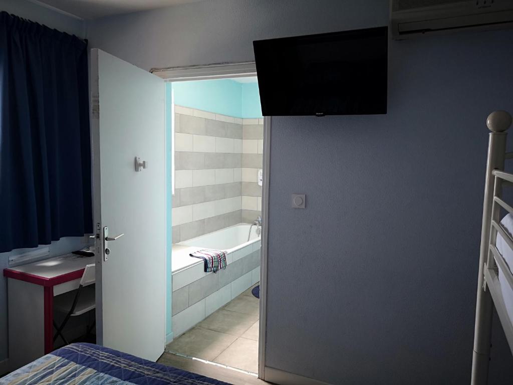 Postel nebo postele na pokoji v ubytování Hôtel Triotel