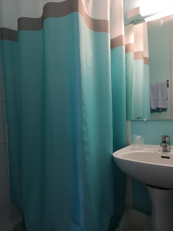Koupelna v ubytování Hôtel Triotel