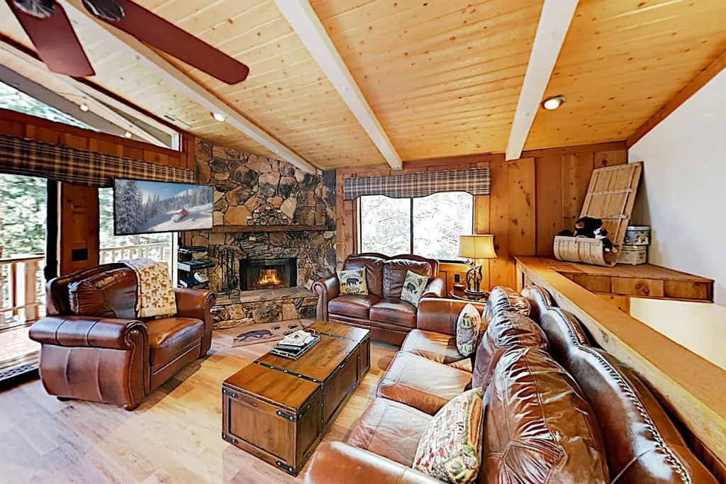 New Listing! Amazing Moonridge Getaway with Decks home, Big Bear Lake, Statele Unite ale Americii