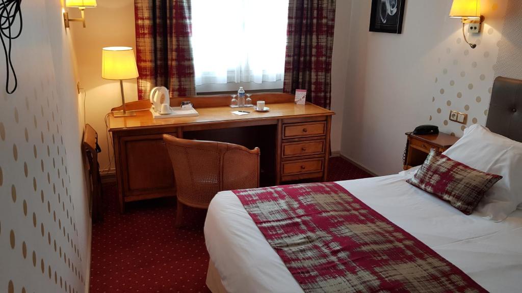 Postel nebo postele na pokoji v ubytování Hotel de Champagne
