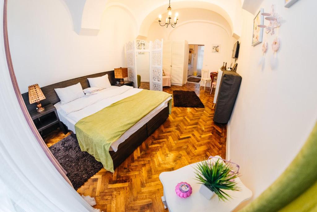 a bedroom with a bed and a table and a chair at Christa Central 1 in Sibiu