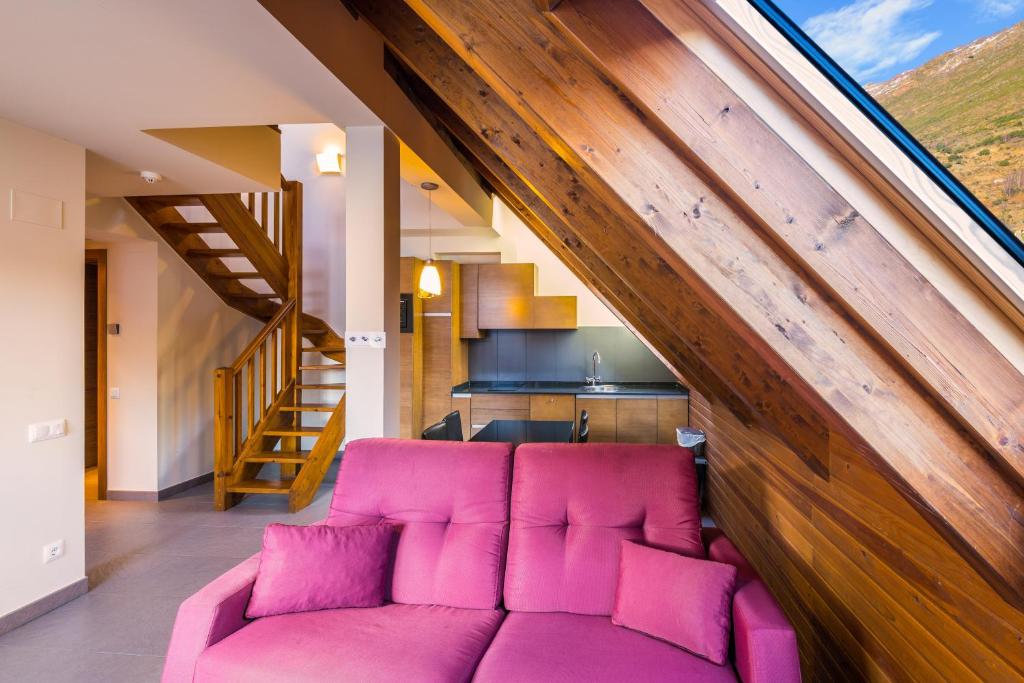 A seating area at Apartaments Trainera