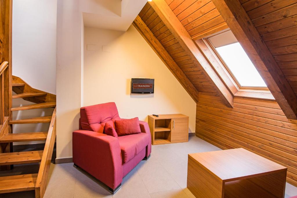 A seating area at Apartaments Trainera