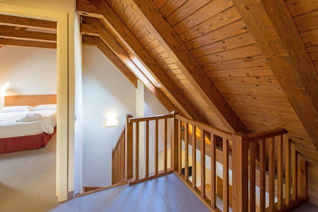 A bed or beds in a room at Apartaments Trainera