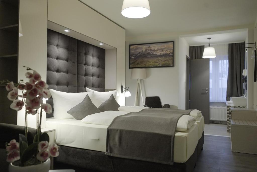 Postel nebo postele na pokoji v ubytování Hotel Bispinger Hof