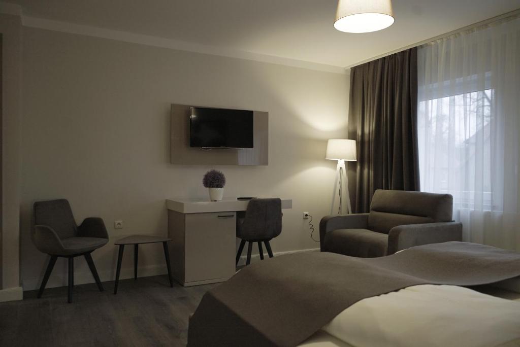 TV a/nebo společenská místnost v ubytování Hotel Bispinger Hof