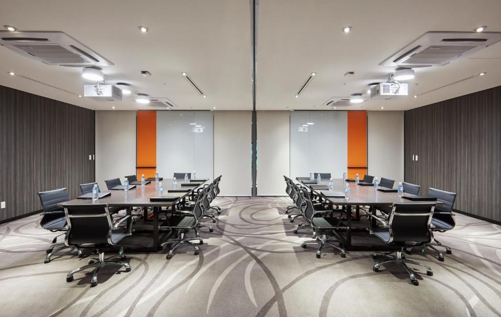 Área de negócios e/ou sala de conferências em Holiday Inn Express Seoul Hongdae by IHG