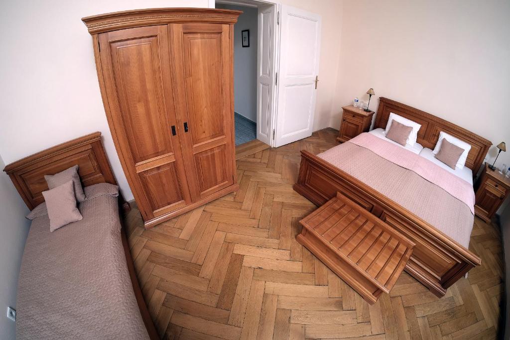 Postel nebo postele na pokoji v ubytování Vila U Varhanáře