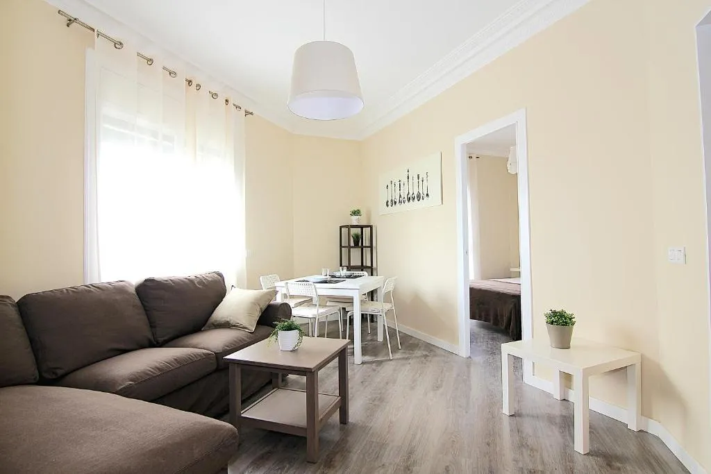 HiGuests Vacation Homes - Felip II, Barcelona, Spania