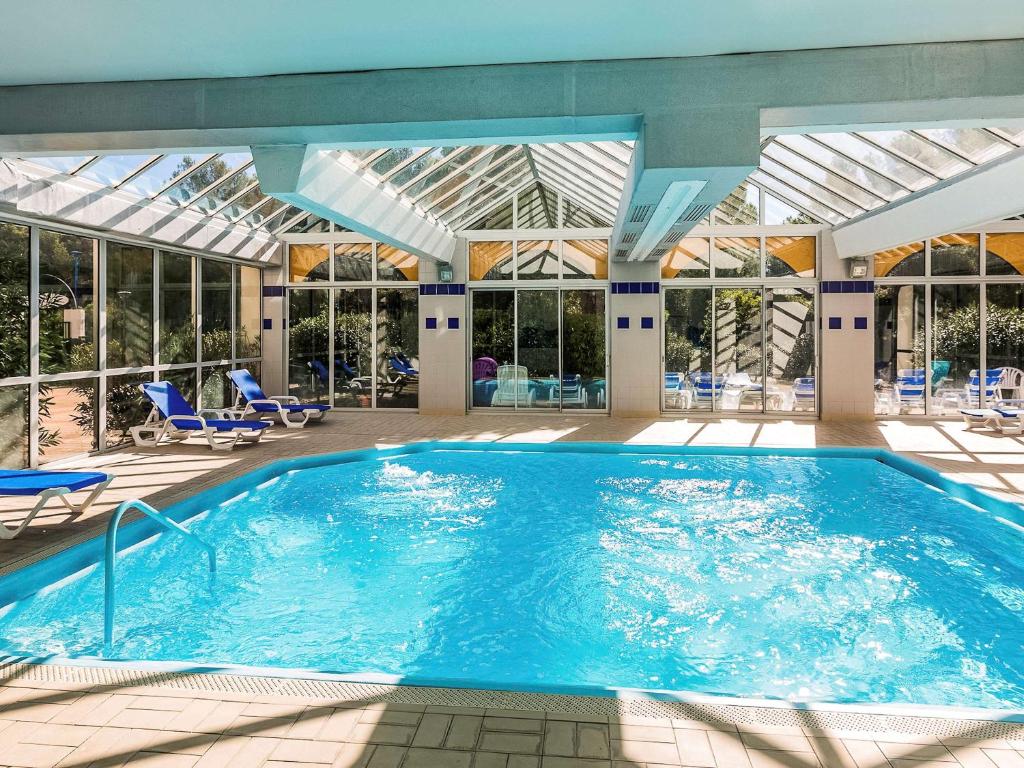 Bazén v ubytování ibis Sète Balaruc les Bains Bien-être et Spa nebo v jeho okolí