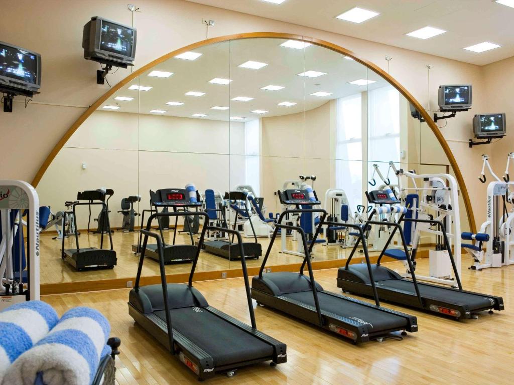 Fitness centrum a/nebo fitness zařízení v ubytování Oryx Grand Hotel Jebel Hafeet