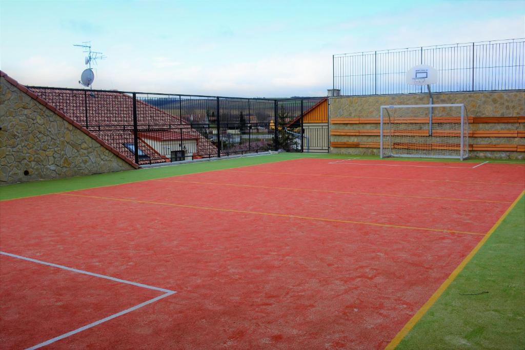 Tenis a/nebo squash v ubytování PROSECCO RESIDENCE MARKO nebo okolí