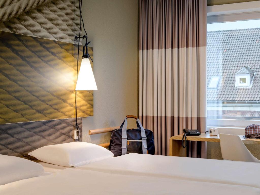 Postel nebo postele na pokoji v ubytování Ibis Münster City
