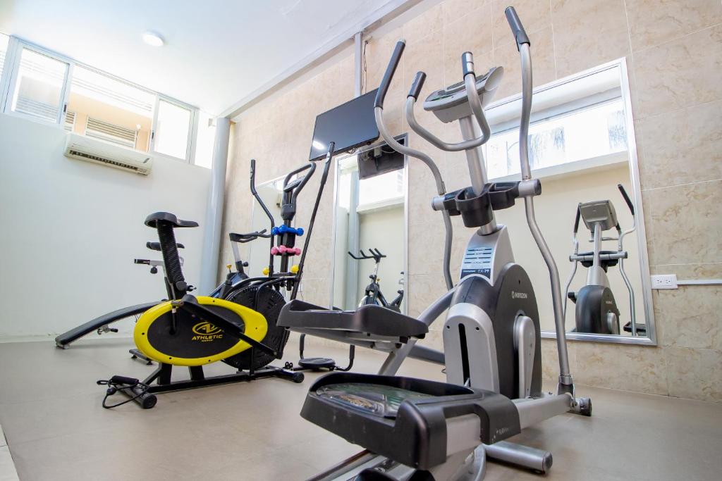 Fitness centrum a/nebo fitness zařízení v ubytování Hotel El Español Paseo de Montejo