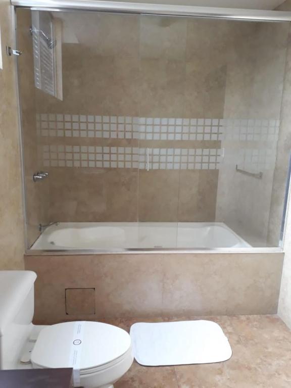 Koupelna v ubytování Misuitehotel La Carolina Quito