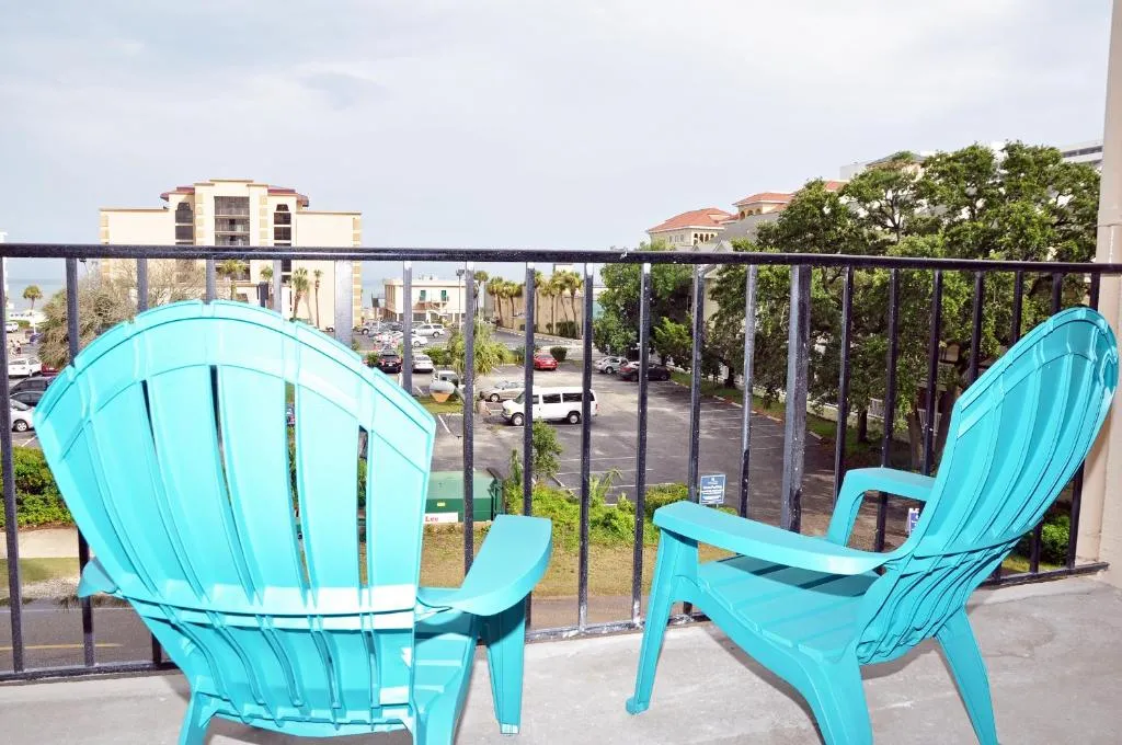 HOLIDAY TOWERS 405, OCEAN VIEW 2BR. CLOSE TO BOARDWALK, WiFi., Murrells Inlet (SC), United States