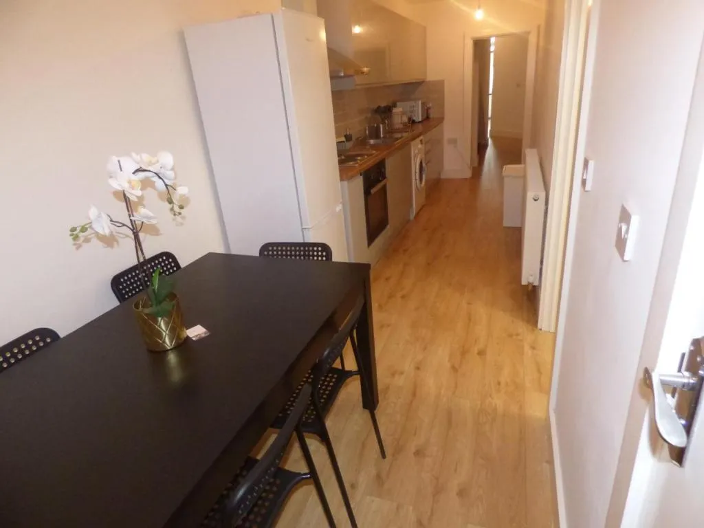 Entire Flat for Group in London close Station, Londra, Marea Britanie