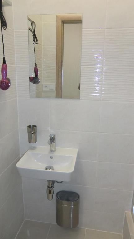 HU - Double Or Twin Room With Private Bathroom