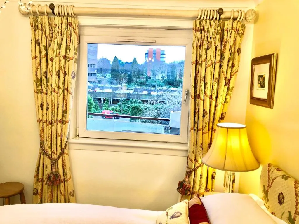 Tranquil Room In The City, Edinburgh, United Kingdom
