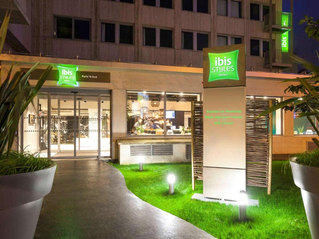 a large building with a television in front of it at ibis Styles Paris 16 Boulogne in Paris
