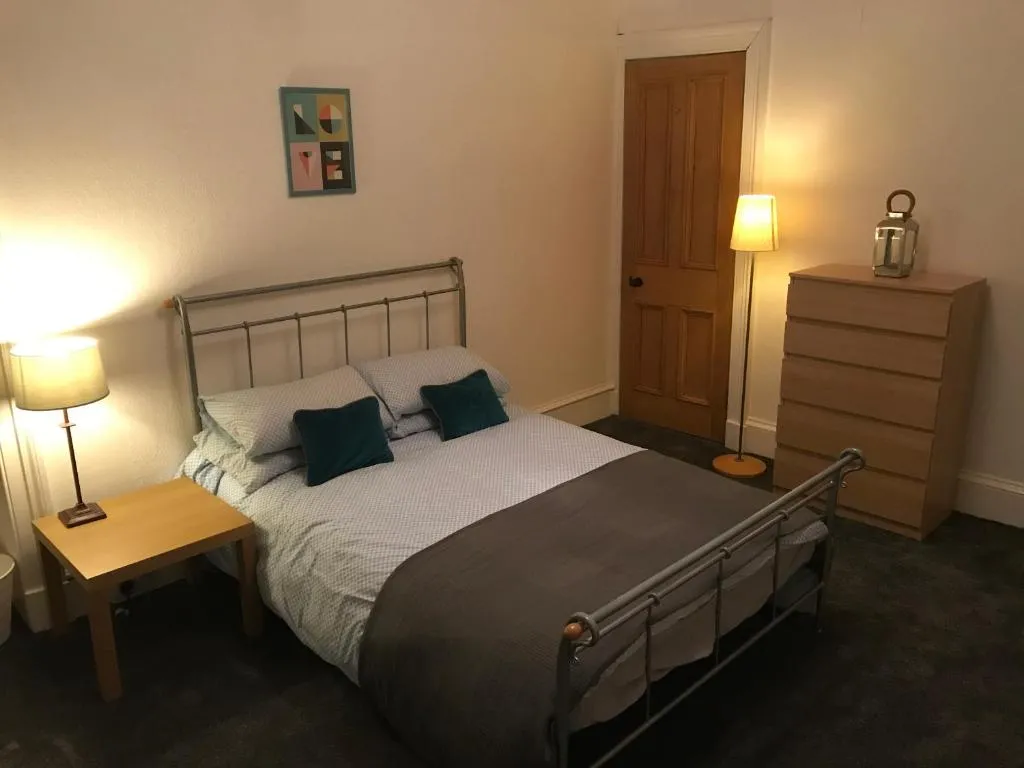 2 bedroom city centre apartment, Edinburgh, United Kingdom