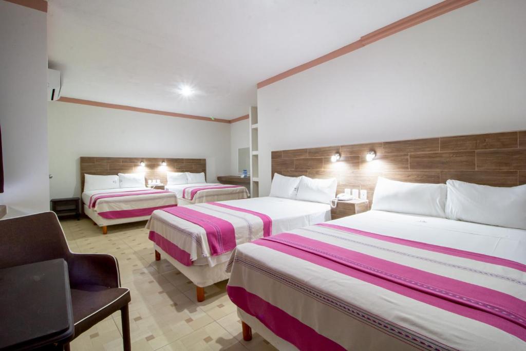 Postel nebo postele na pokoji v ubytování Hotel El Español Centro Historico