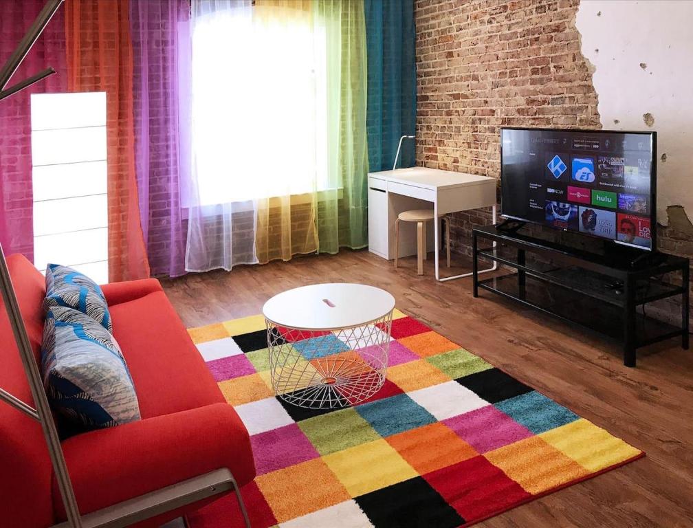 Телевизия и/или развлекателен център в Downtown Spectrum - Location - Comfort - Style