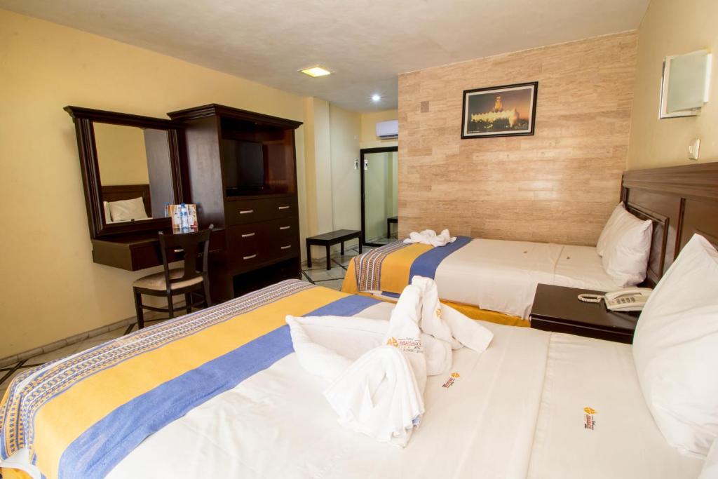 Postel nebo postele na pokoji v ubytování Hotel Ambassador Mérida