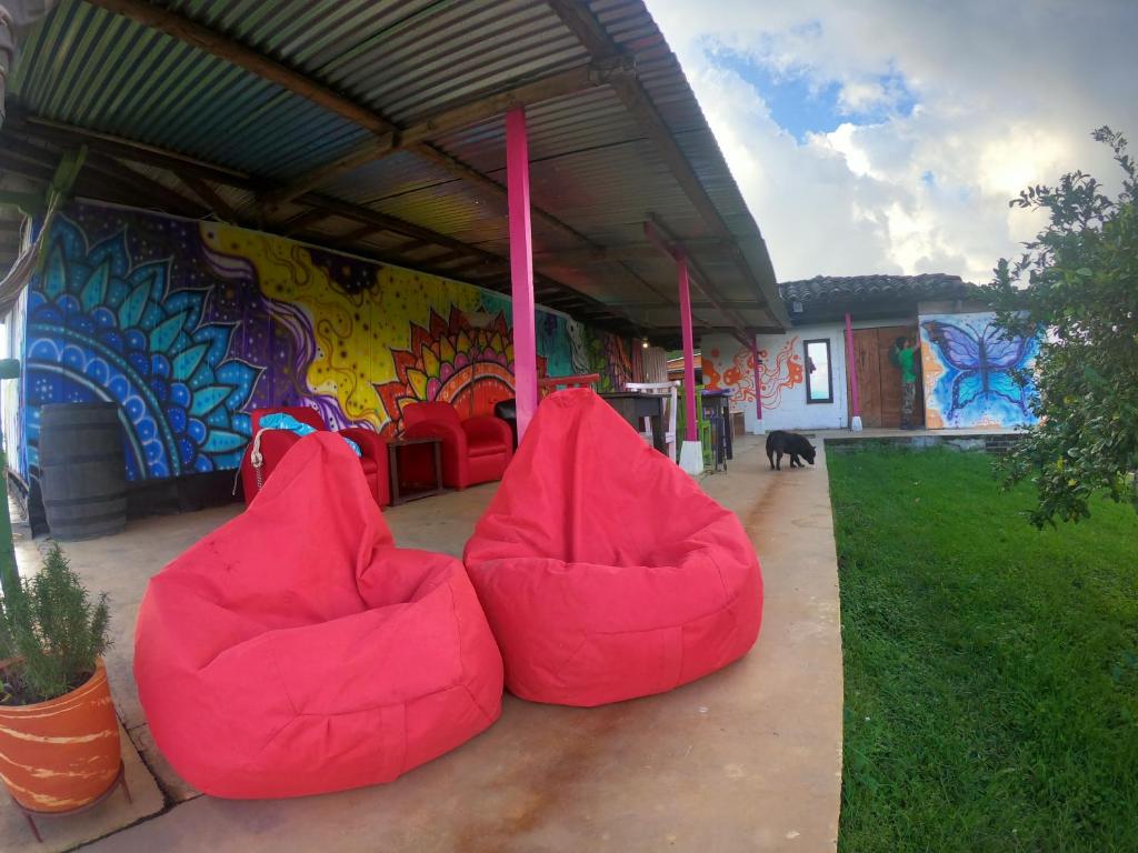 Istumisnurk majutusasutuses glamping rustiko